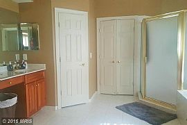 2 Bedroom Home Near Gainesville, Va  in Manassas, VA (Photo 9 of 12)