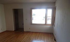 Cute Affordable 4beds 2baths Very Convenient For a Signle Famil in Minneapolis, MN (Photo 3 of 6)