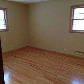 Cute Affordable 4beds 2baths Very Convenient For a Signle Famil in Minneapolis, MN (Photo 4 of 6)