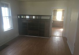 Great 3 Bedroom 2 Baths Single Family Home in Milwaukee, WI (Photo 2 of 8)