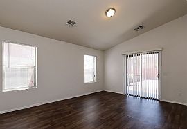 Beautiful and Spacious 3beds 2baths in Phoenix, AZ