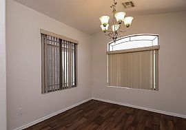 Beautiful and Spacious 3beds 2baths in Phoenix, AZ (Photo 4 of 11)
