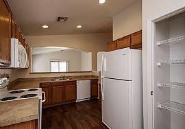 Beautiful and Spacious 3beds 2baths in Phoenix, AZ (Photo 5 of 11)