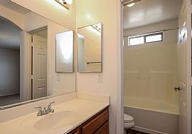 Beautiful and Spacious 3beds 2baths in Phoenix, AZ (Photo 7 of 11)