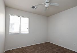 Beautiful and Spacious 3beds 2baths in Phoenix, AZ (Photo 8 of 11)
