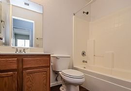 Beautiful and Spacious 3beds 2baths in Phoenix, AZ (Photo 9 of 11)