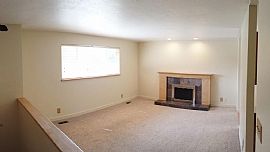 4 Bed, 1938 Sqft, $1,050 in Sandy, UT (Photo 2 of 12)