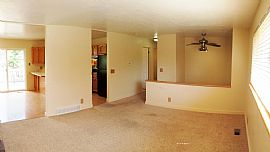 4 Bed, 1938 Sqft, $1,050 in Sandy, UT (Photo 3 of 12)