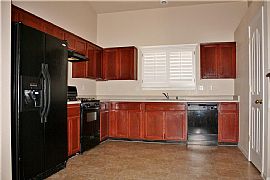 3 Bed, 2.0 Bath, 1654 Sqft, $950 in El Paso, TX (Photo 3 of 12)