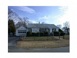 3 Bedroom 1 1/2 Bath Ranch House in New Neighborhood in Warwick, RI