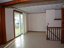 3 Bedroom 1 1/2 Bath Ranch House in New Neighborhood in Warwick, RI (Photo 3 of 9)