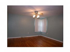 3 Bedroom 1 1/2 Bath Ranch House in New Neighborhood in Warwick, RI (Photo 7 of 9)