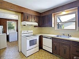  3 Bedroom, 1 Bath Rambler with Great Floor Plan  in Seattle, WA (Photo 3 of 3)