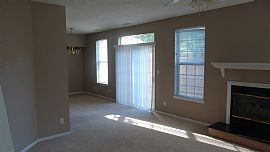 2 Bedrooms in Greenbriear Are of Chesapeake in Chesapeake, VA (Photo 4 of 5)
