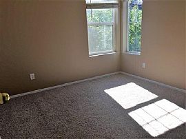 3 Bedroom Home with Dramatic Vaulted Ceiling in Hillsboro, OR (Photo 4 of 10)