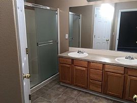 3 Bedroom Home with Dramatic Vaulted Ceiling in Hillsboro, OR (Photo 8 of 10)