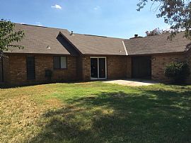 Wow! Cathedral Ceiling in The Living Room! in Edmond, OK (Photo 11 of 11)