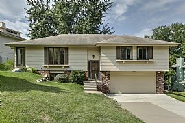 Great Location! Beautiful Trees in Bellevue, NE