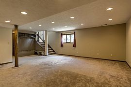 Great Location! Beautiful Trees in Bellevue, NE (Photo 10 of 12)