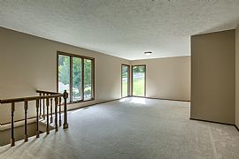 Great Location! Beautiful Trees in Bellevue, NE (Photo 2 of 12)