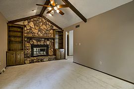 Great Location! Beautiful Trees in Bellevue, NE (Photo 4 of 12)