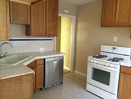 Great 4 Bedroom 2 Bath Home in E Zenith Ave,Salt Lake City in Salt Lake City, UT (Photo 4 of 9)