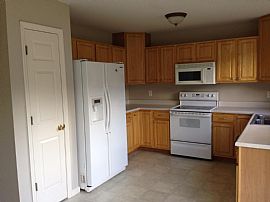 Great Two-Story Single Family Home  in Arnold, MO (Photo 2 of 11)