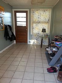 Establieast Side Hilltop Area Home.Spacious 3 Bedroom 2br  in Sioux Falls, SD (Photo 2 of 10)