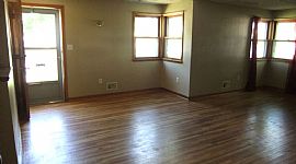 Establieast Side Hilltop Area Home.Spacious 3 Bedroom 2br  in Sioux Falls, SD (Photo 6 of 10)