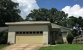 3 Bedrooms and 1.5 Baths with Attached Electric Garage. in Little Rock, AR