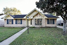 This Wonderful 3 Bedrooms, 2baths House Has a Open Floor Plan in Houston, TX