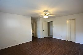 This Wonderful 3 Bedrooms, 2baths House Has a Open Floor Plan in Houston, TX (Photo 10 of 12)