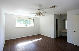 This Wonderful 3 Bedrooms, 2baths House Has a Open Floor Plan in Houston, TX (Photo 11 of 12)