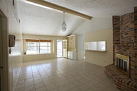 This Wonderful 3 Bedrooms, 2baths House Has a Open Floor Plan in Houston, TX (Photo 6 of 12)