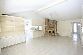 This Wonderful 3 Bedrooms, 2baths House Has a Open Floor Plan in Houston, TX (Photo 7 of 12)