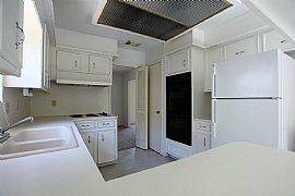 This Wonderful 3 Bedrooms, 2baths House Has a Open Floor Plan in Houston, TX (Photo 9 of 12)