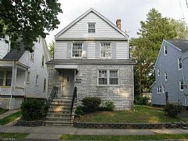 Colonial Home with 3 Bedrooms 2 Bathrooms in Newark, NJ