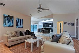 Colonial Home with 3 Bedrooms 2 Bathrooms in Newark, NJ (Photo 3 of 6)