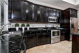 Colonial Home with 3 Bedrooms 2 Bathrooms in Newark, NJ (Photo 5 of 6)