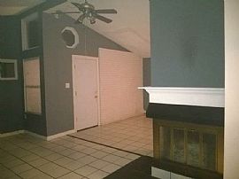 Beautiful 3 Bed Home in Middletown, CT (Photo 4 of 6)