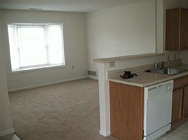 800 Sq. Ft. - Harbor Ridge Apartments in Traverse City, MI (Photo 3 of 9)