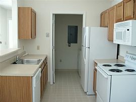 800 Sq. Ft. - Harbor Ridge Apartments in Traverse City, MI (Photo 6 of 9)