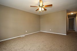 This Three Bedroom, One and a Half Bath Has Tremendous Potentia in Florissant, MO (Photo 2 of 10)
