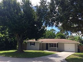 Quaint Home Centrally Located in Sebring Hills in Sebring, FL