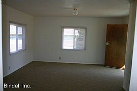 Sunny, 2/2 House with Storage Garage in Eureka, CA (Photo 4 of 7)