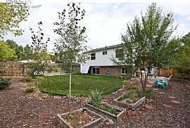 Beautiful 3 Bedroom, 2 Bathroom Tri-Level Town Home  in Castle Rock, CO (Photo 2 of 9)