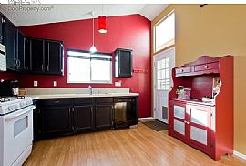 Beautiful 3 Bedroom, 2 Bathroom Tri-Level Town Home  in Castle Rock, CO (Photo 4 of 9)