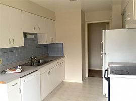 This Bright and Sunny Unit Has Two Full Bedrooms and One Full in Salt Lake City, UT (Photo 3 of 6)