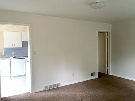 This Bright and Sunny Unit Has Two Full Bedrooms and One Full in Salt Lake City, UT (Photo 4 of 6)