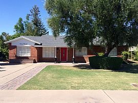 Great Location! Well Maintained Home in Phoenix, AZ